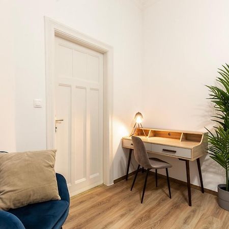 Glamorous Modern Apartment In The Hearth Of Budapest Exterior photo