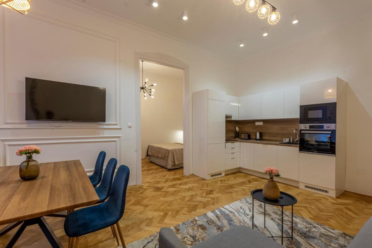 Glamorous Modern Apartment In The Hearth Of Budapest Exterior photo
