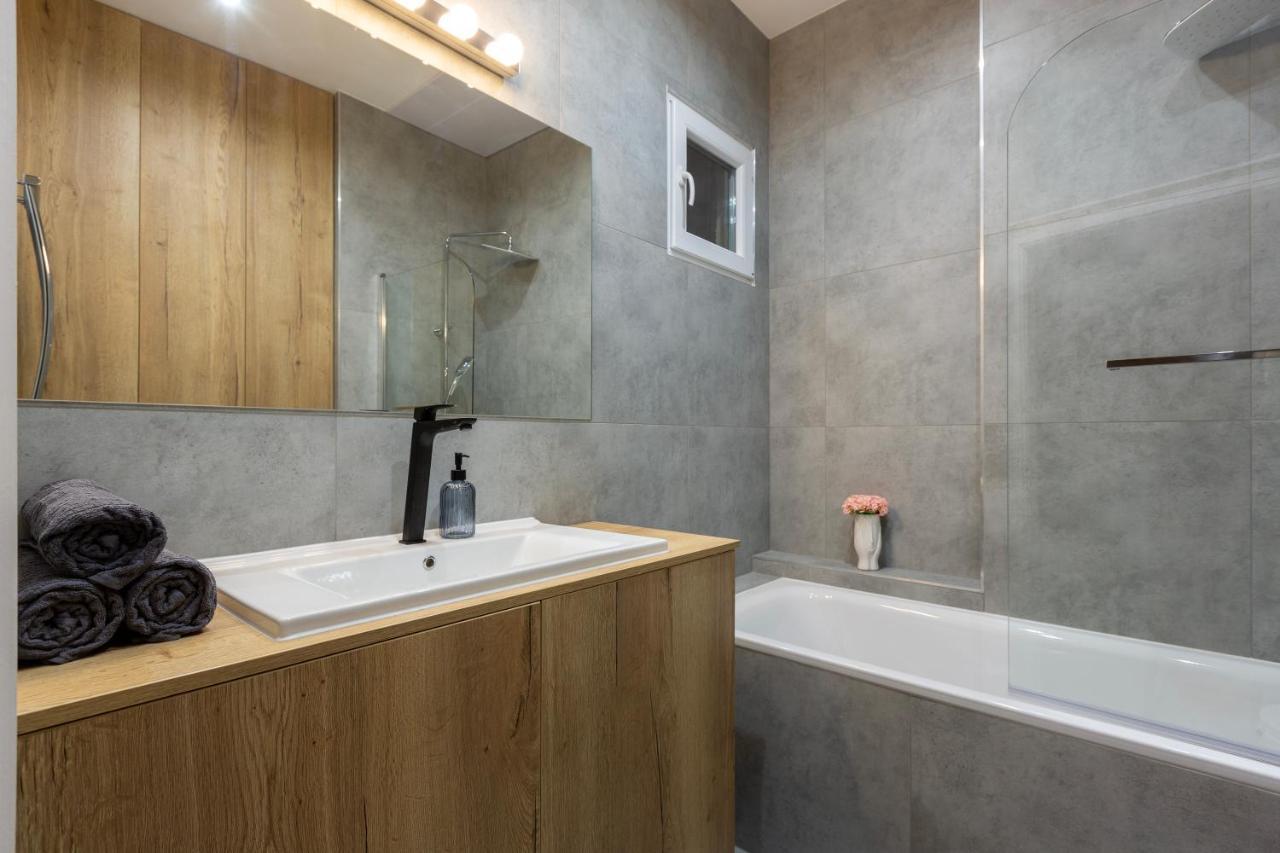 Glamorous Modern Apartment In The Hearth Of Budapest Exterior photo